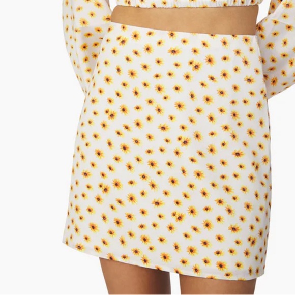 WeWoreWhat NWT Womens White Floral Sunflower Slip Miniskirt msrp $69 medium - Picture 4 of 9